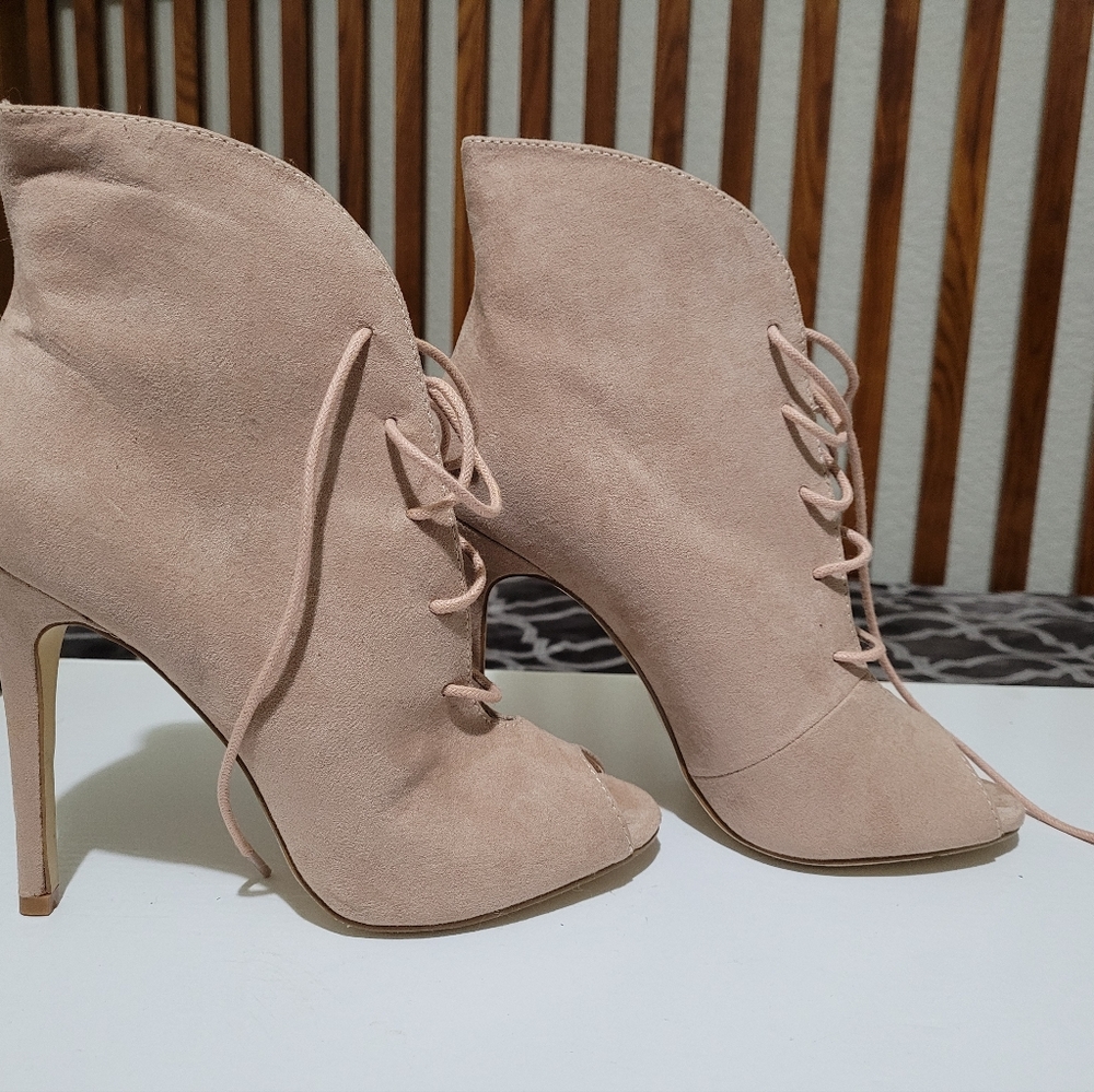 Madison by Shoedazzle 4.5" high heels size 6.5e